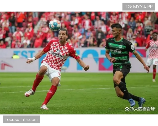 德甲法兰克福球迷狂热助威 主场氛围持续提升