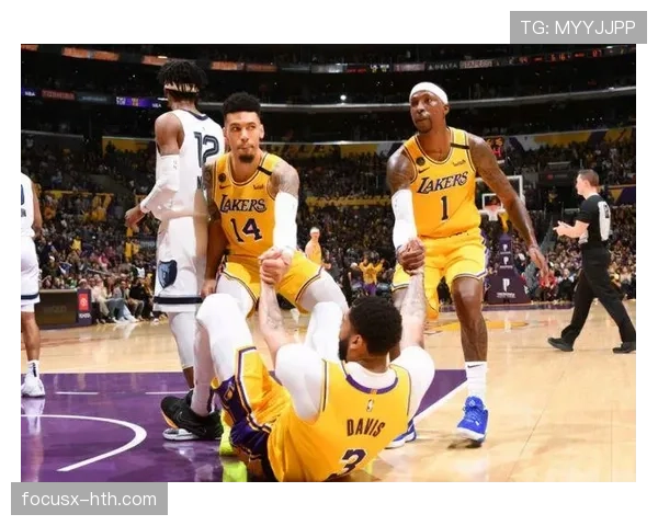 戴维斯与队友默契