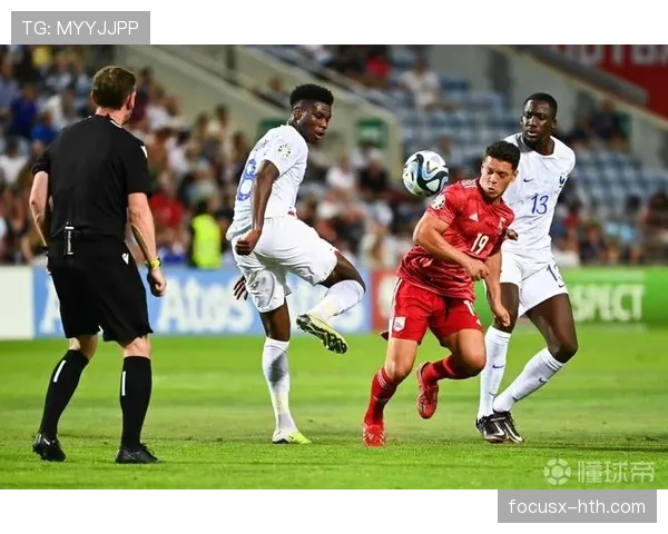 德容vs楚阿梅尼:防守覆盖与位置感的深层对比 德容vs楚阿梅尼:防守覆盖与位置感的深层对比