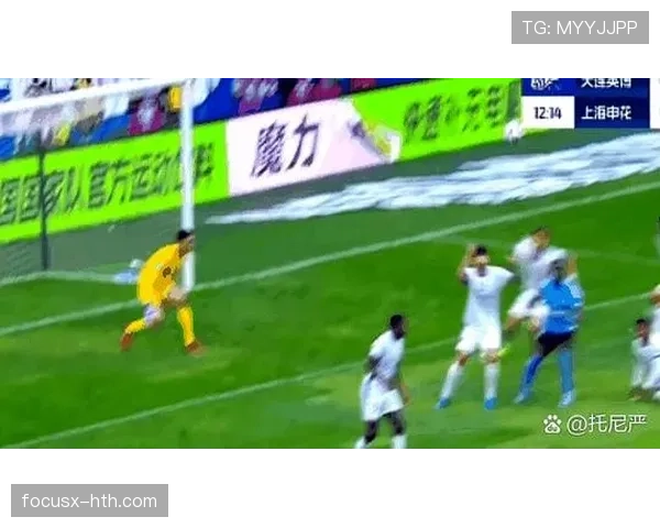 点球时其他队员提前进入禁区,裁判该如何判罚规则拆解 点球时其他队员提前进入禁区,裁判该如何判罚规则拆解